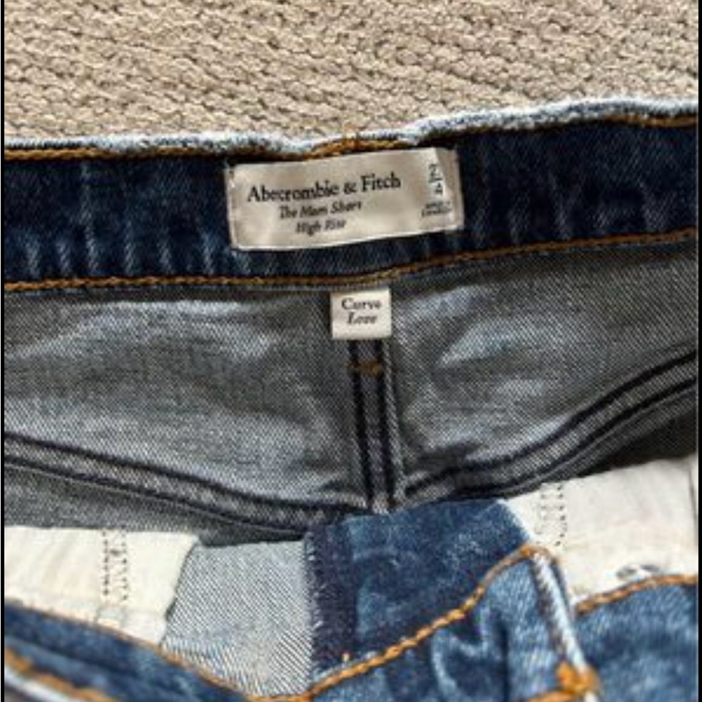 Abercrombie and Fitch ‘mom short high rise curve love’ size 4/27